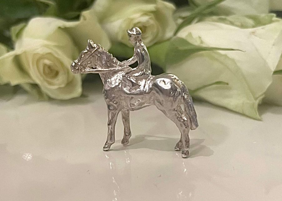 Horse &amp; jockey brooch - silver