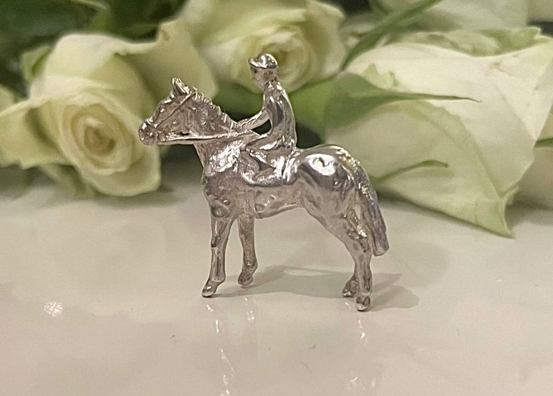 Horse &amp; jockey brooch - silver