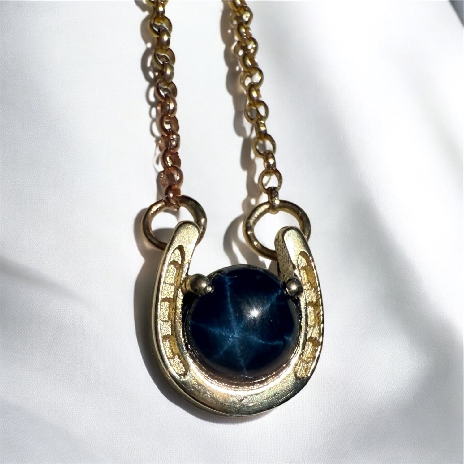 Star sapphire horseshoe necklace - gold