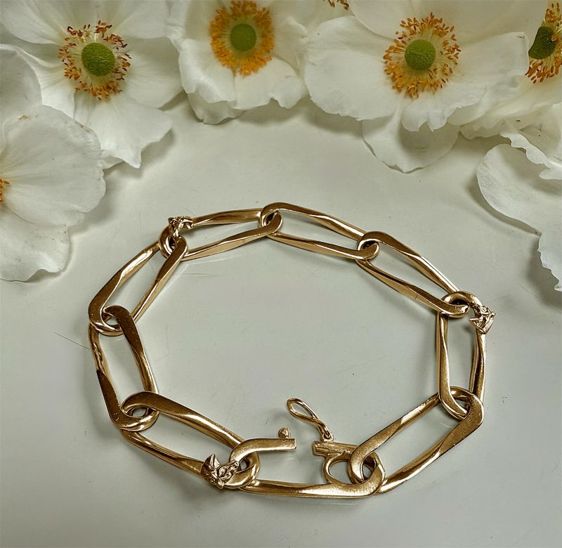 August special edition; French link &amp; horse head bracelet - gold