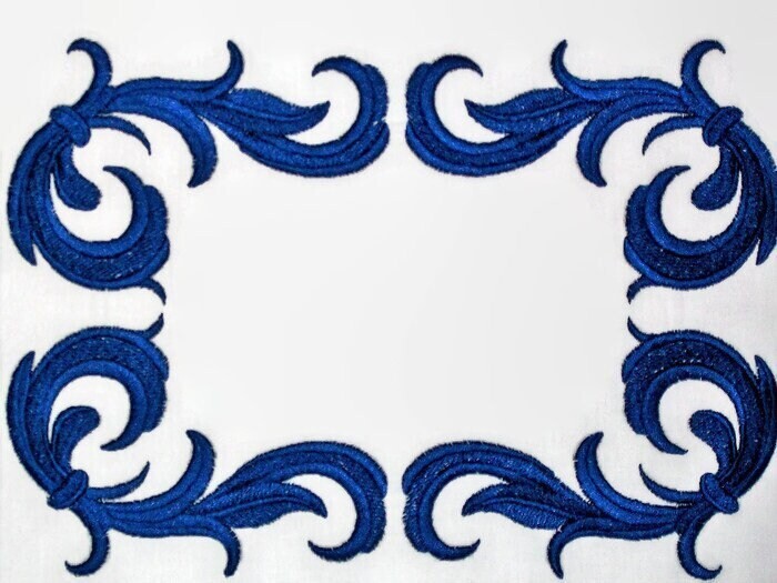 Bold navy filigree embroidered quilt label to customize with your personal message