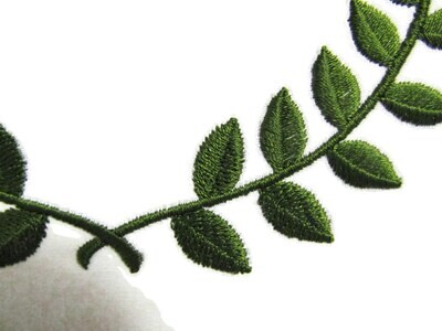 Laurel Wreath embroidered quilt label to customize with your personal message