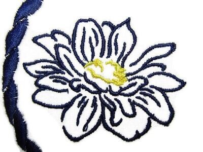 Dahlia Outline embroidered quilt label to customize with your personal message