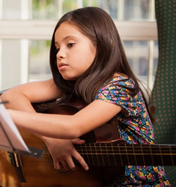 CURSO GUITARRA CLÁSICA INDIVIDUAL / mensual