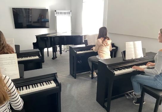 CURSO PIANO CLAVINOVA / Anual