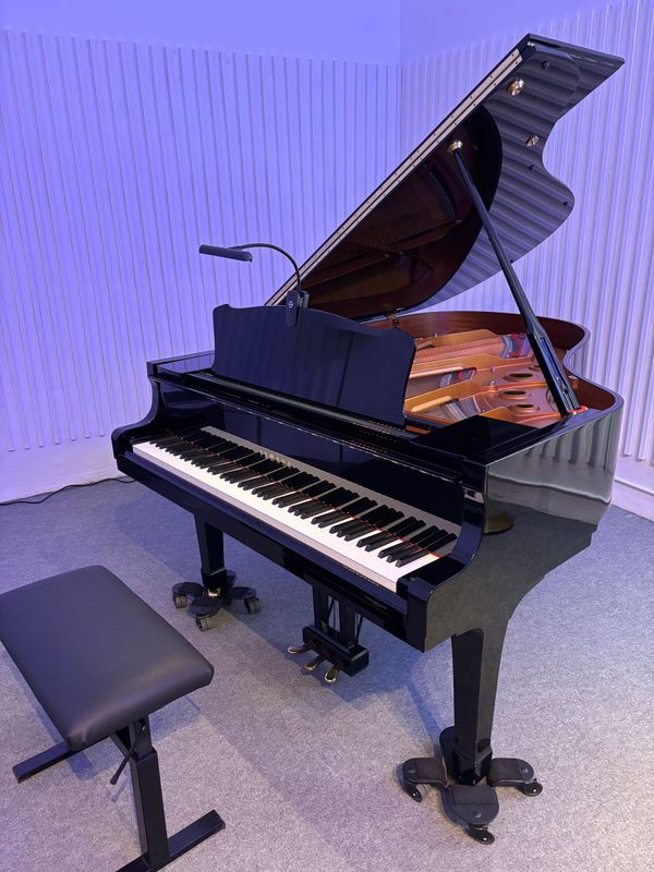 Alquiler Sala Piano Yamaha C3