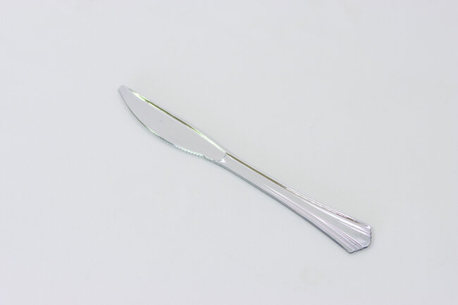 7.5" Knife Silver Plastic 40/Bag