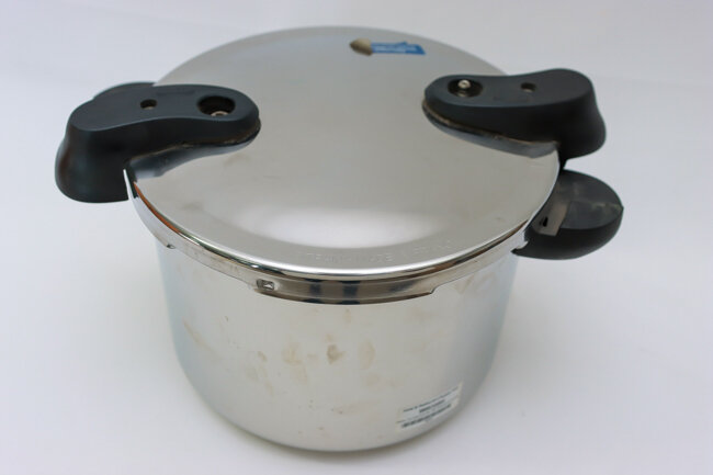 Matfer 34 Cup 8.5 Qt. SS Pressure Cooker with Steam Basket Matfer 34 Cup 8.5 Qt. SS Pressure Cooker with Steam Basket