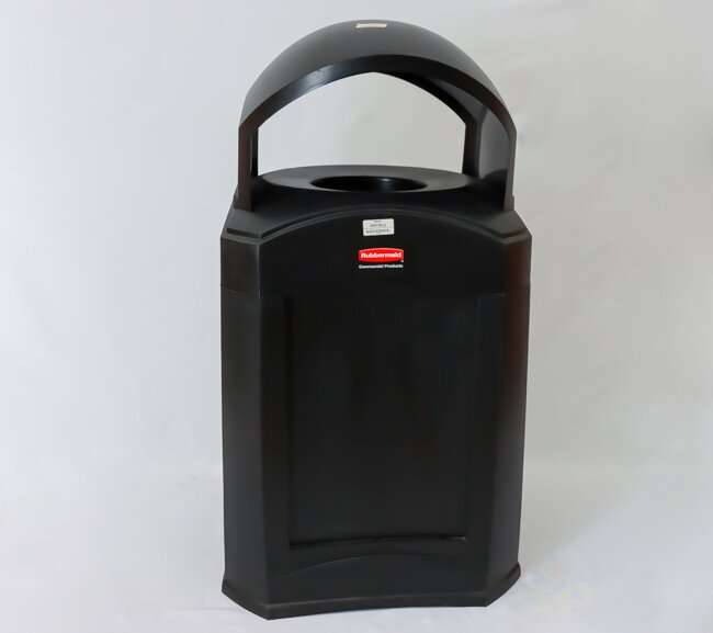 Rubbermaid Top Black Dome Standard