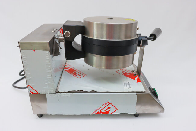 Belgian Waffle Maker 7" Round Grids 1/4" Thick 20 Waffles Per Hour Belgian Waffle Maker 7" Round Grids 1/4" Thick 20 Waffles Per Hour