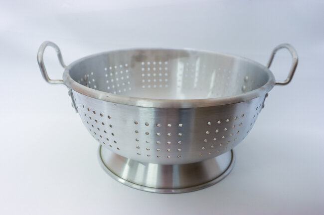 TG 12 qt Colander w/ Base &amp; Han
