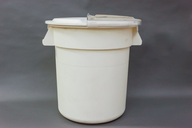 WC 10 Gln White Rotating Lid for Container