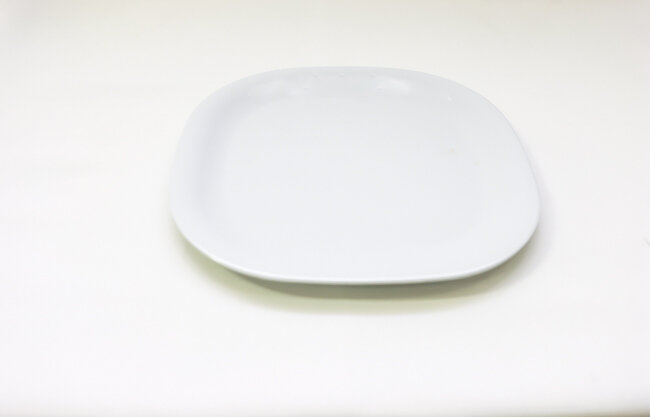 TG 11"x11" Round Sq Plate Passion White