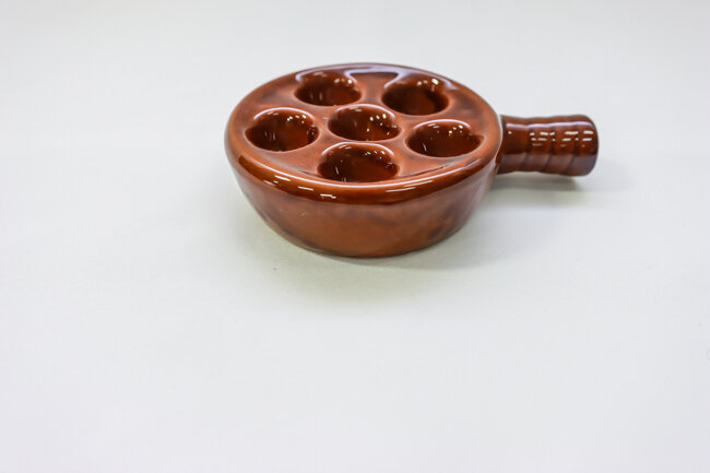Roland Ceramic Snail Plate with Handle