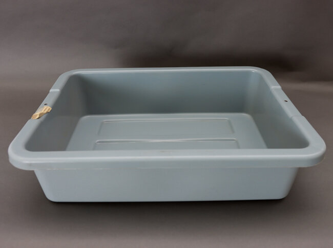 Rubbermaid Bus/Utility Box Gray 4.6gal