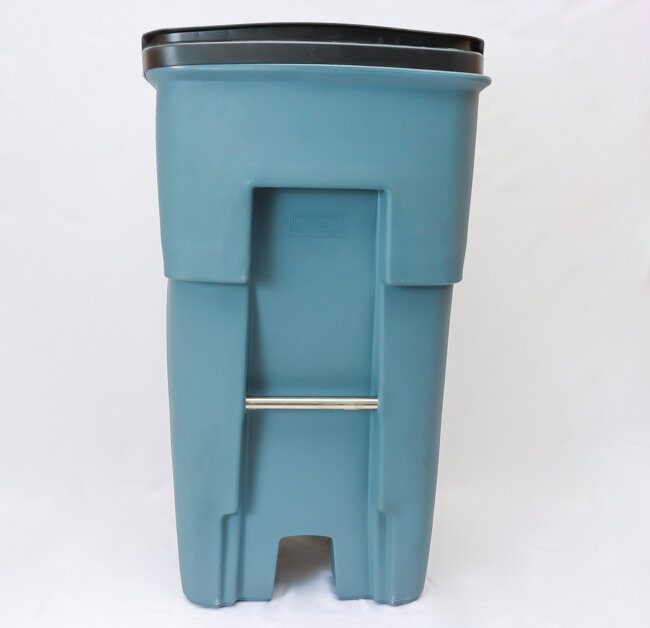 Rubbermaid 65 gal Gray Rollout Cont w/BlackLid Rubbermaid 65 gal Gray Rollout Cont w/BlackLid