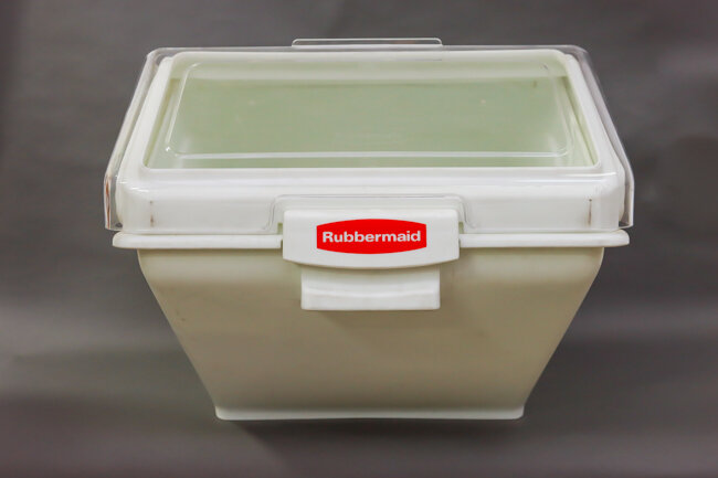 Rubbermaid Prosave 200 Cup Ingredient Bin W/Scoop