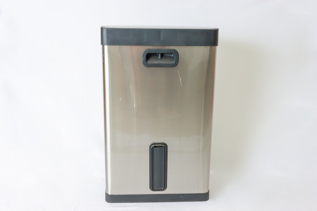 Rubbermaid 13 gal Metal/Blk Slim Jim Step On SS