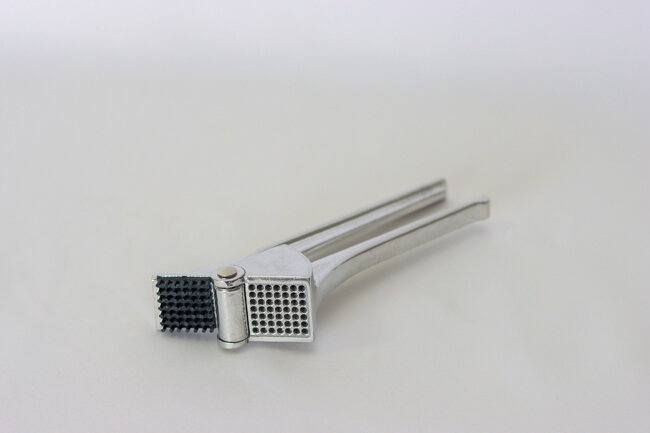 WC Self-Cleaning Garlic Press