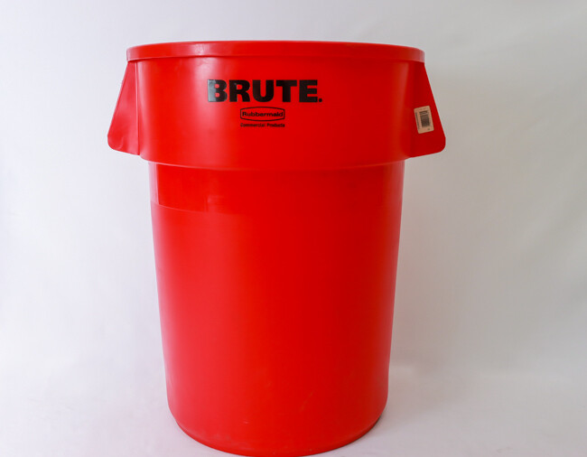 Rubbermaid 44 gal Container Red