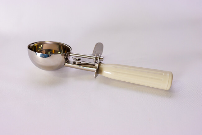 TG 3 1/4 oz Ice Cream Disher Ivory
