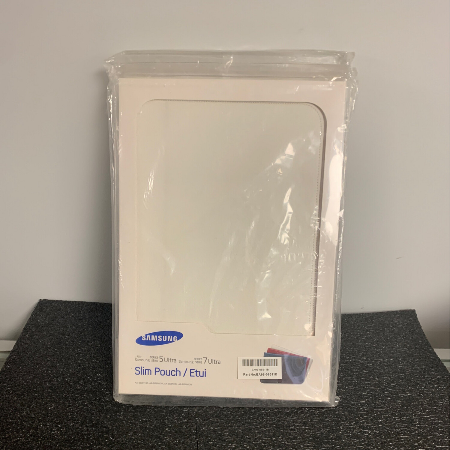New Samsung AA-BS8N13W/US Pouch 13.3” White