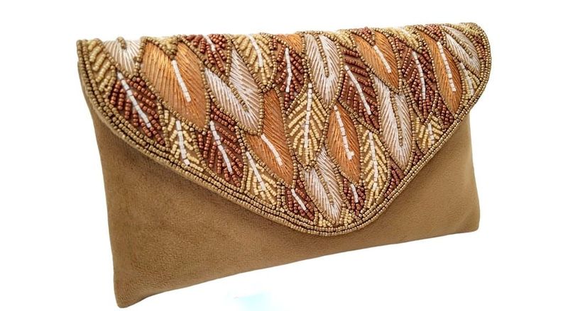 Cartera terciopelo Dorada 23 X 17 Abalorios