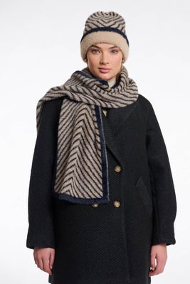 Rino & Pelle Shawl soft furry oat black Neeltje.5002511