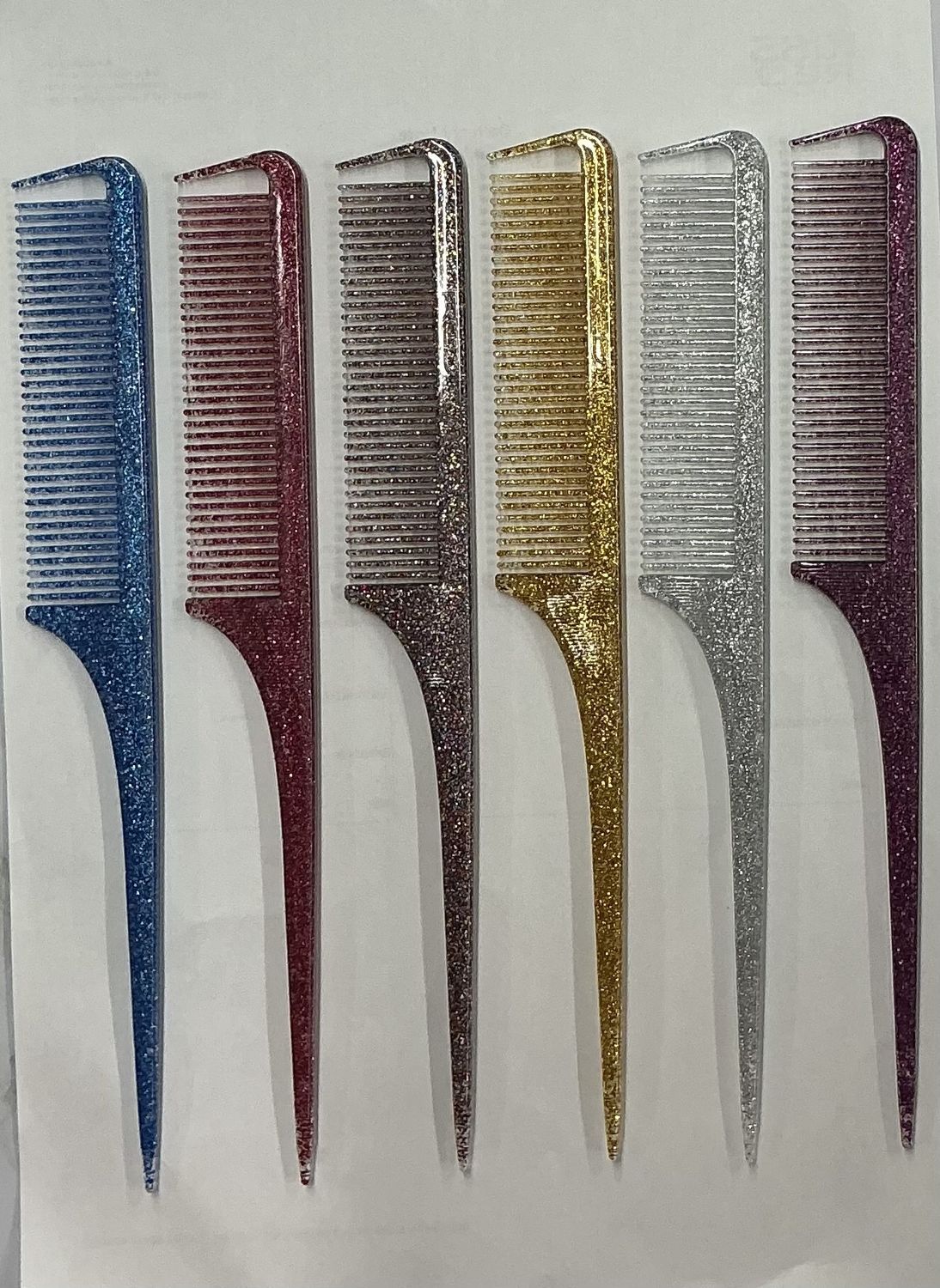 RED BY KISS GLITTER PARTING RAT TAIL COMB