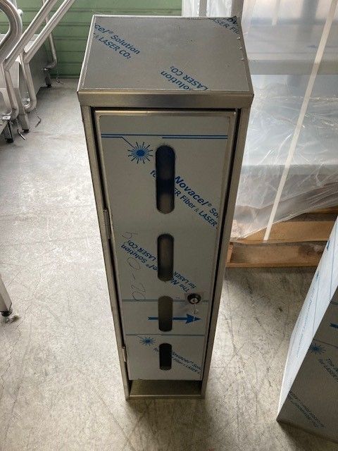 DISTRIBUTEUR  240 X 190 X 980mm