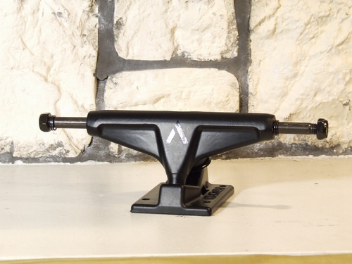 Venture Trucks Black