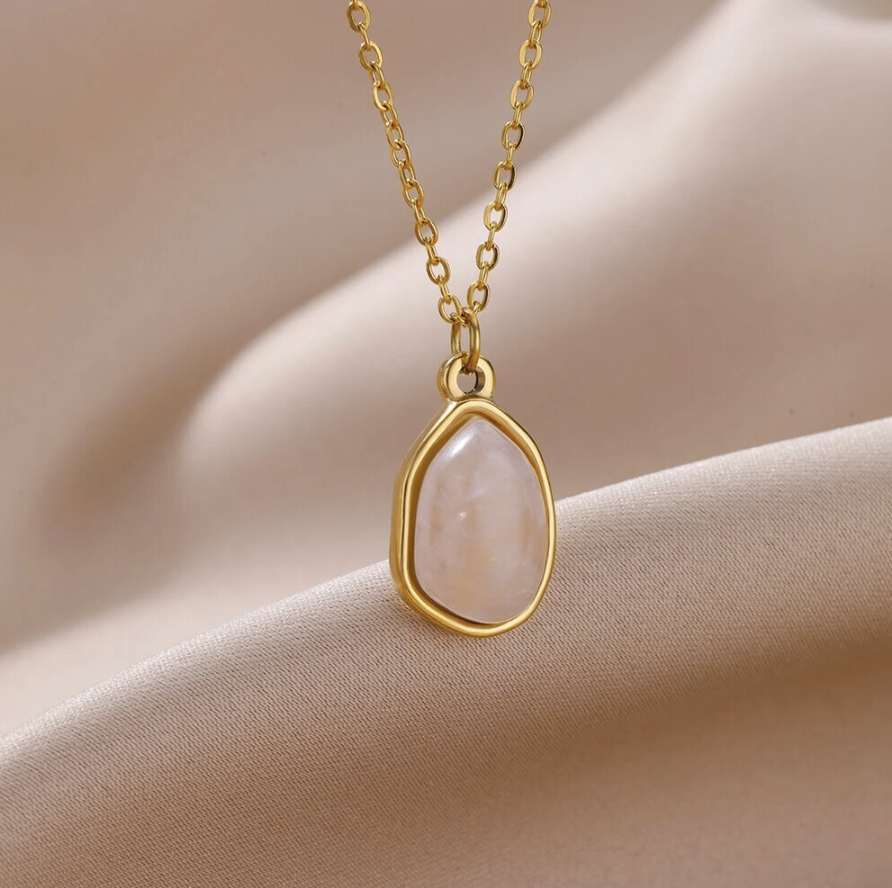 Elegant Rose Quartz Pendant Necklace