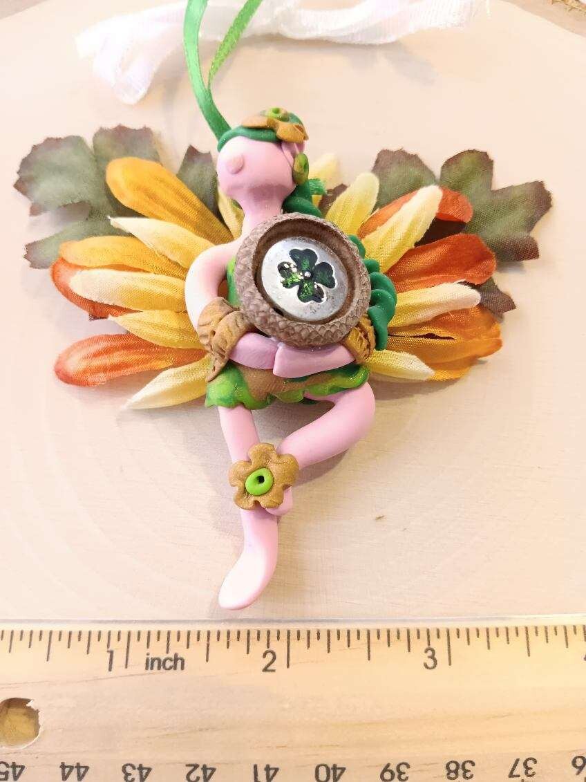 Small Autumnal Clover Fairie 01