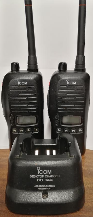2 x Icom IC-F4GS + 1 x Charger