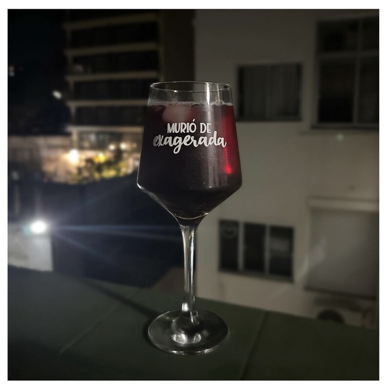 Murió de exagerada