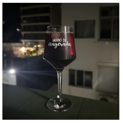 Murió de exagerada