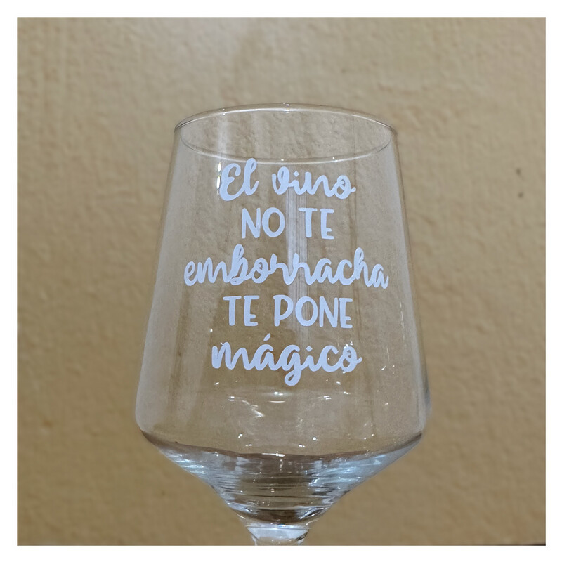 El vino no te emborracha te pone mágico