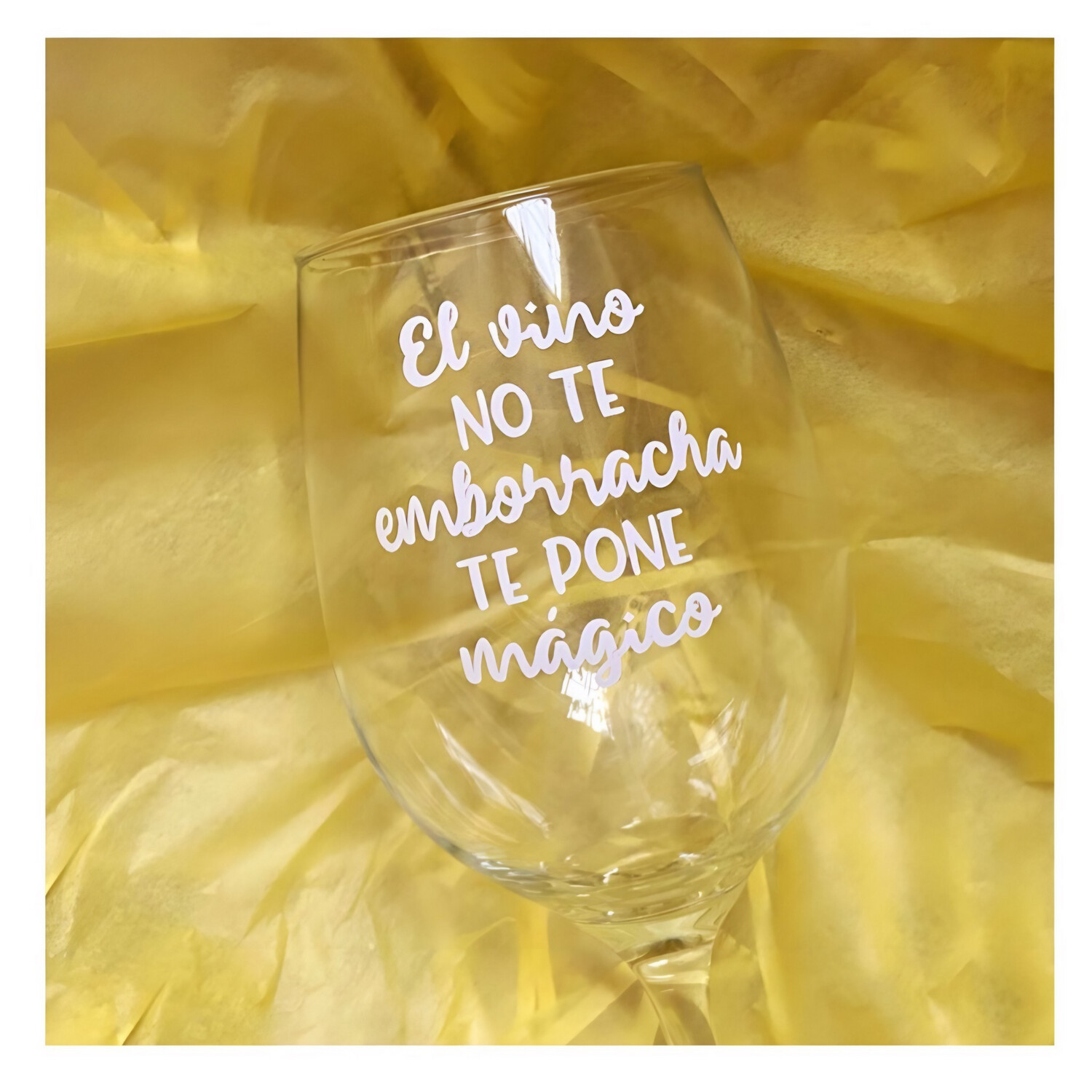 El vino no te emborracha te pone mágico, Copa: Clásica, Color: Blanco