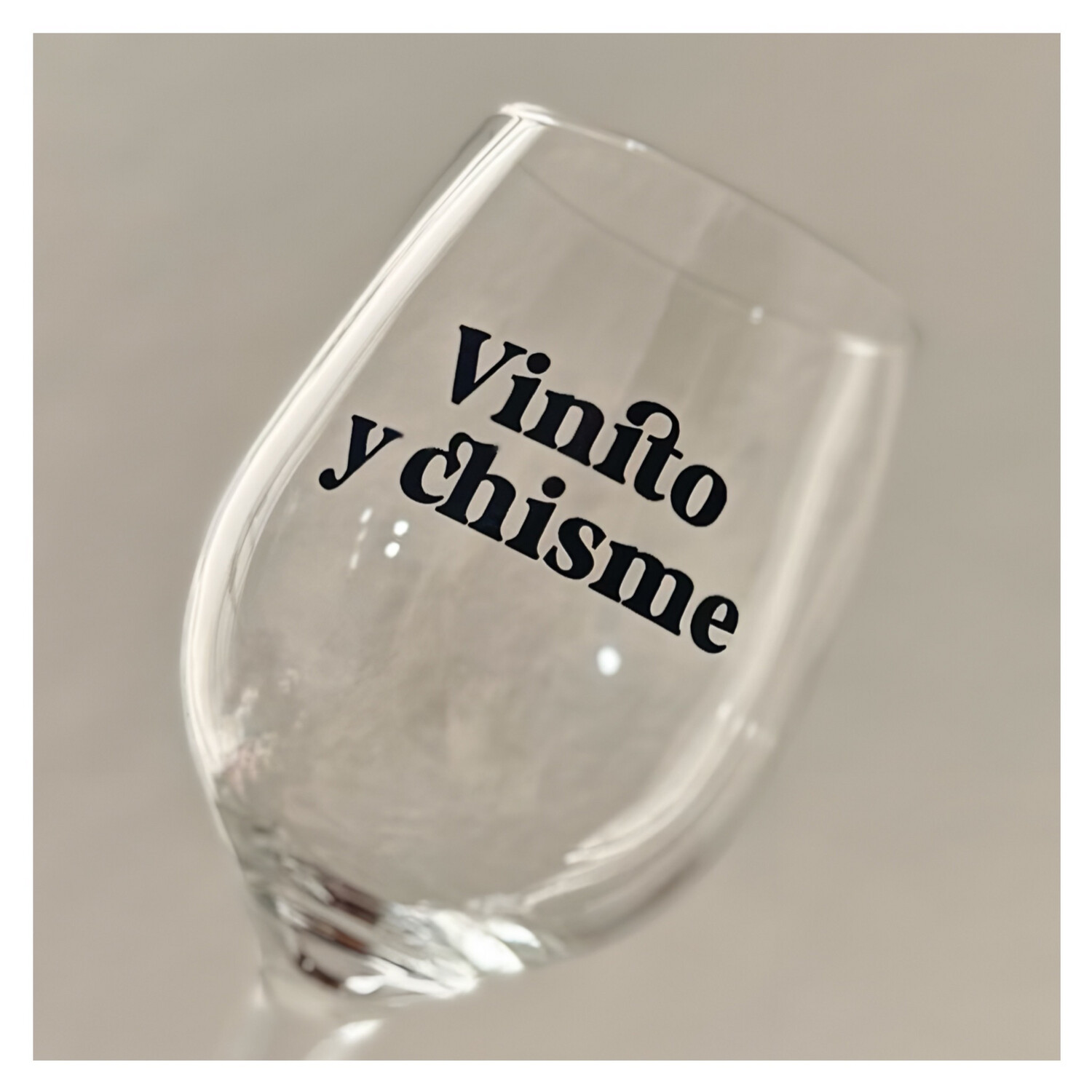 Vinito y chisme