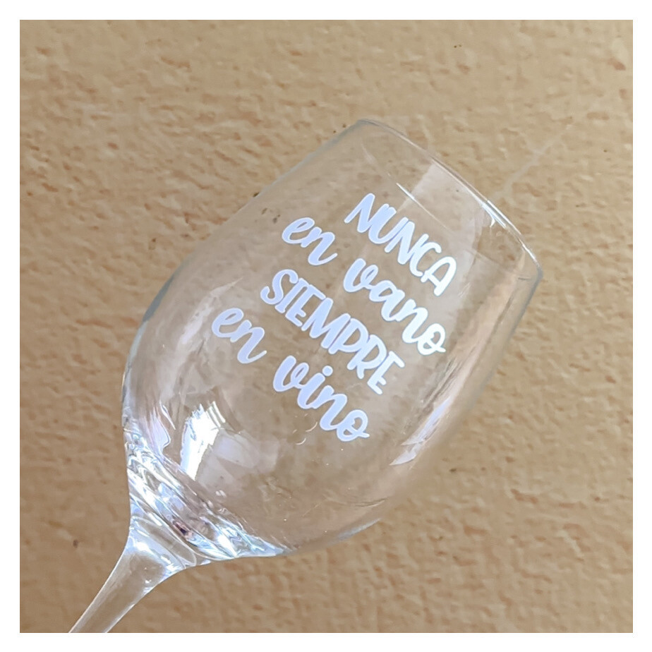Nunca en vano, siempre en vino