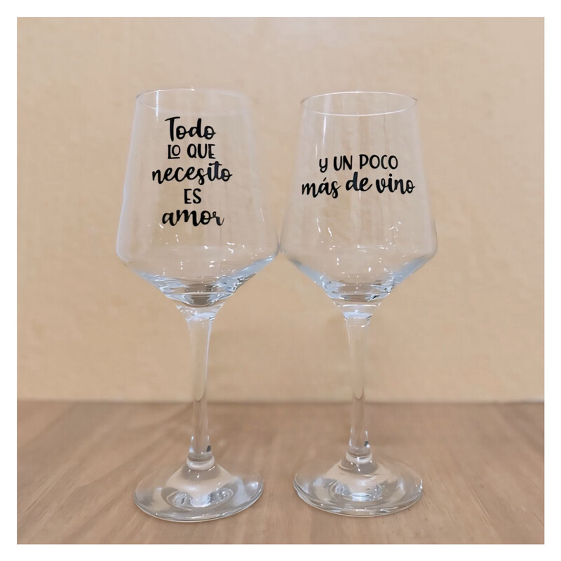 Todo lo que necesito es amor y un poco más de vino