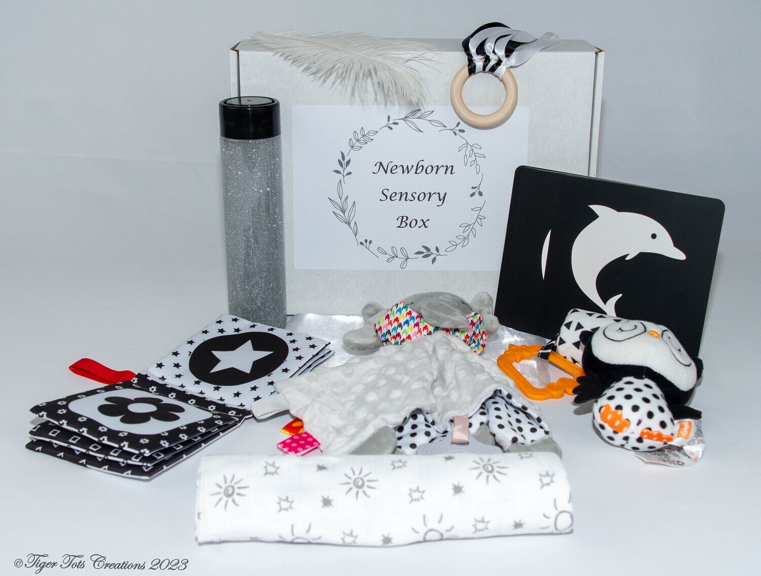 Deluxe Newborn Baby Sensory Box | New Baby Gift | Monochrome Sensory Box