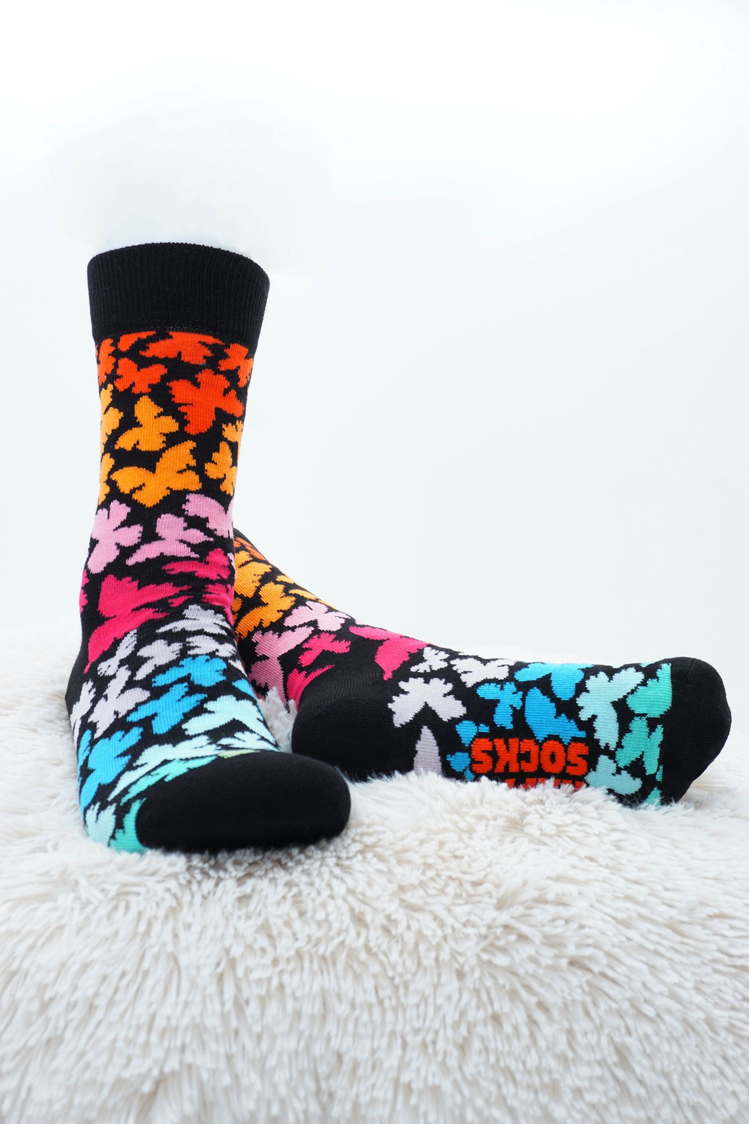 Unisex-Socken Butterfly, bunt auf schwarzem Grund, super soft - Pride Fashion