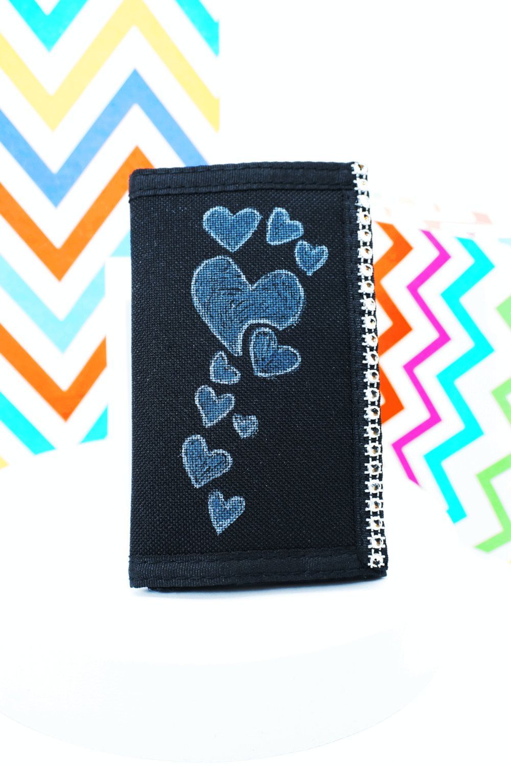 Geldbörse | Wallet schwarz,  Motiv "Love Herzen", Klettverschluss - Handbemalt - Pride Accessoire