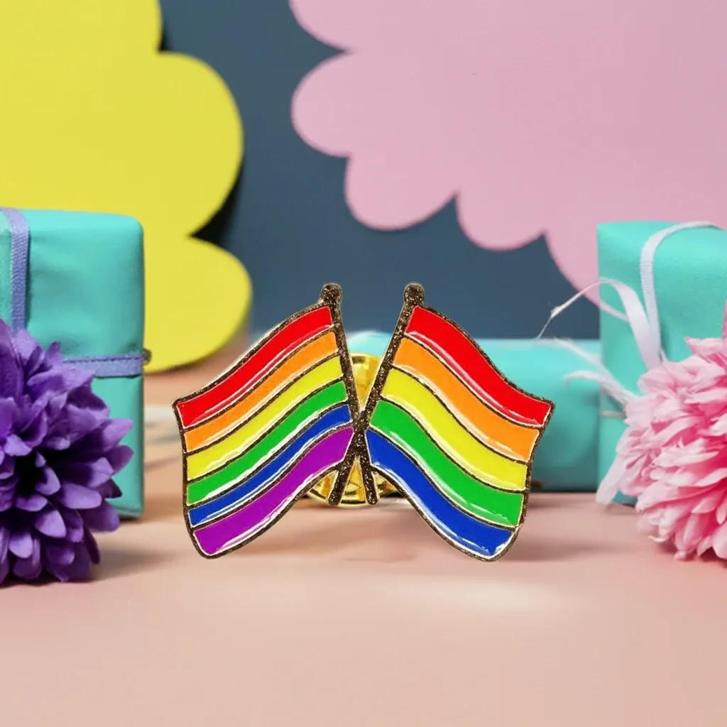 Anstecker mit zwei sich kreuzenden Regenbogenflaggen der LGBTQ+ Community. Pride Shop Deutschland (Bild 1)