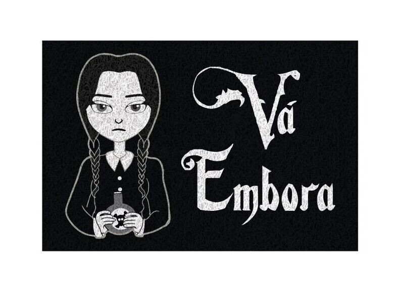 Tapete Capacho Divertido 60×40 – Wandinha Família Addams