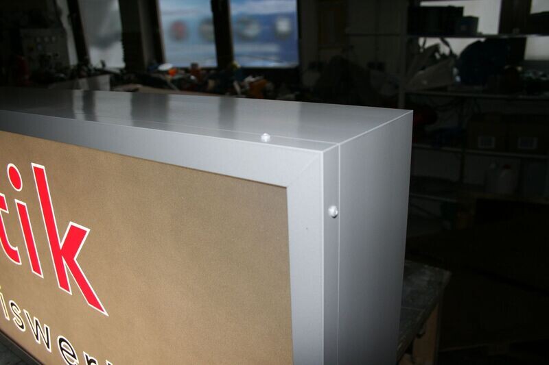 Leuchtkasten eckig einseitig - 1600mm hoch Leuchtkasten eckig einseitig - 1600mm hoch