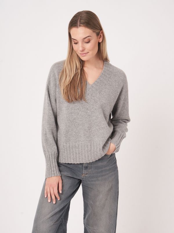 REPEAT Cashmere Sweater 104529