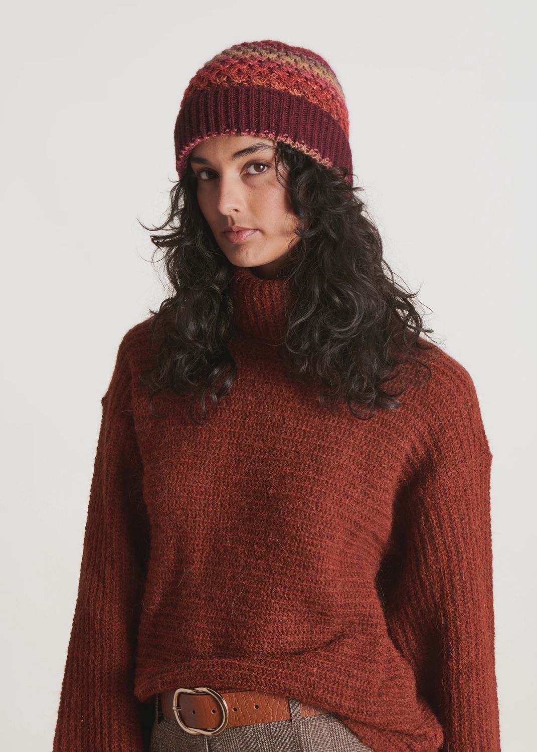 LA FÉE MARABOUTÉE – Multicolored Knitted Beanie FK-AT-EKLESI_727
