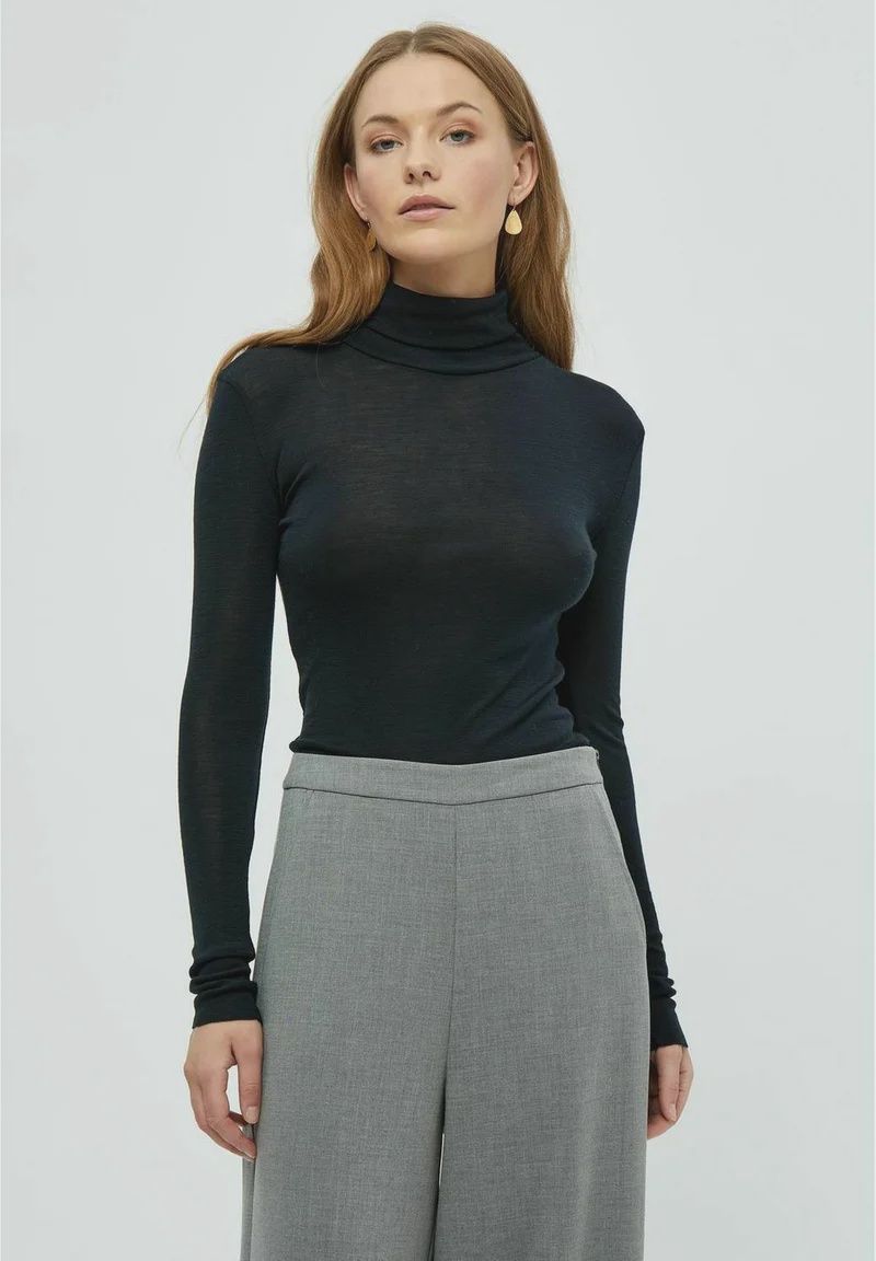MINUS  MSCally Roll Neck Long Sleeve Top MI5710